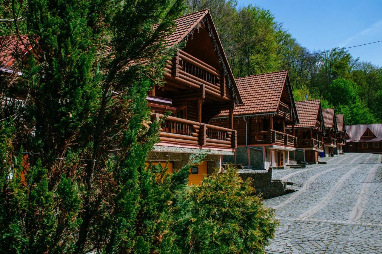Hotel Toursit Complex Polyana Kvasova Esterno foto