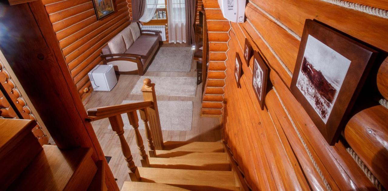 Hotel Toursit Complex Polyana Kvasova Esterno foto