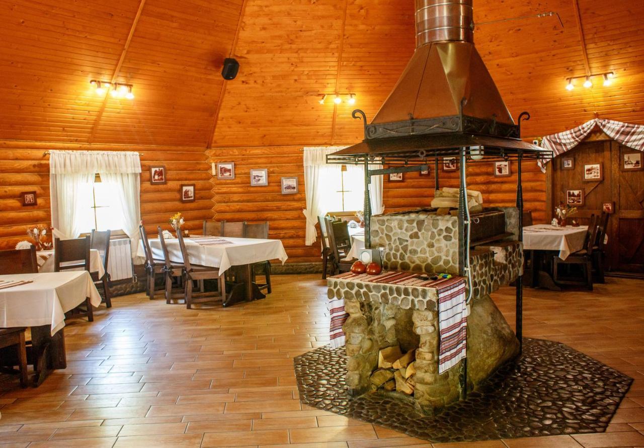 Hotel Toursit Complex Polyana Kvasova Esterno foto